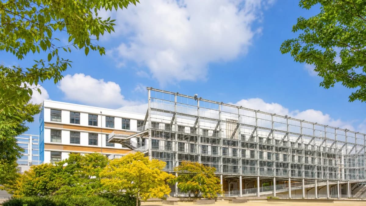 Modern chamber of commerce and business center building