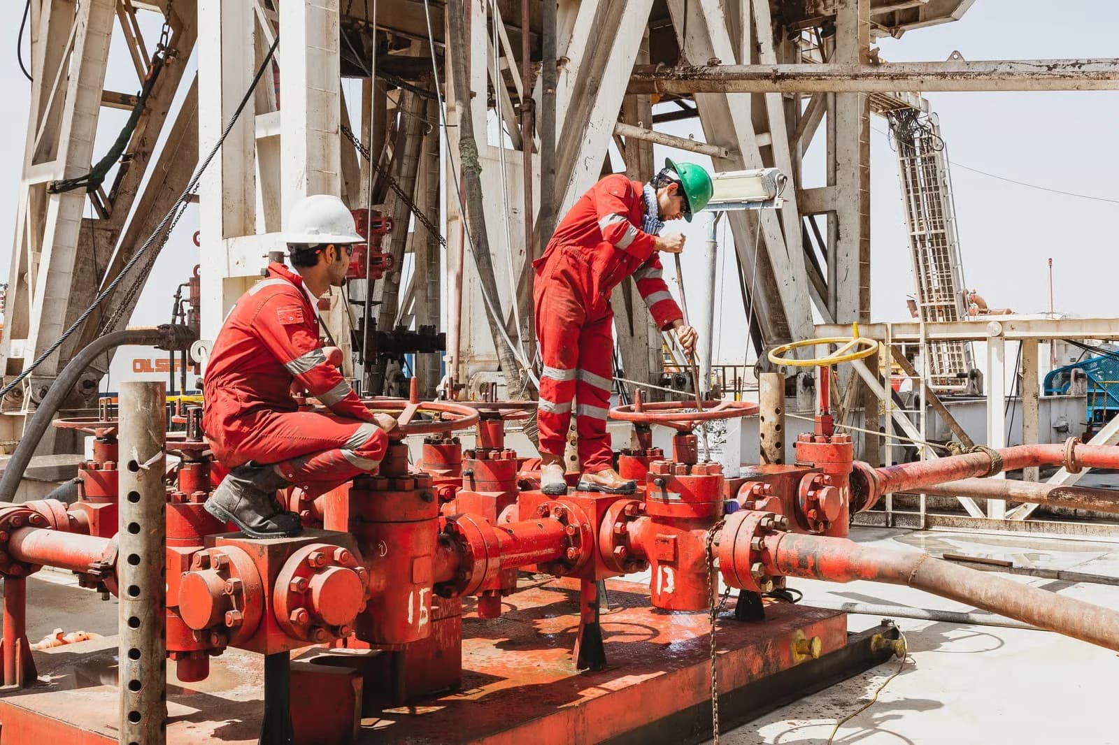 Oil and gas rig construction and maintenance workforce