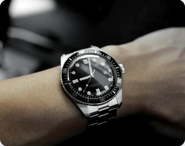 Wristwatch representing visa processing time