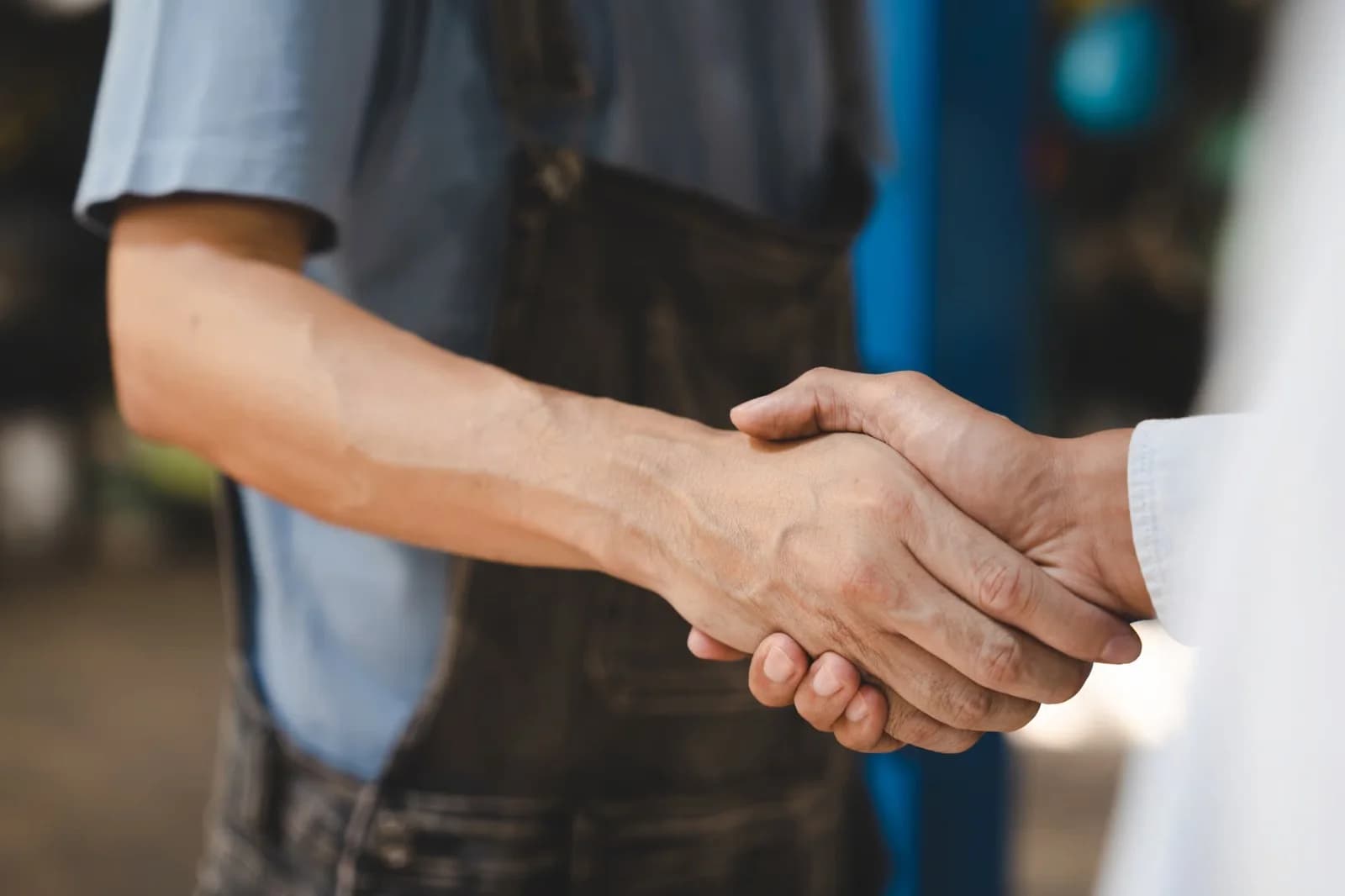 Business agreement confirming a payroll service level guarantee